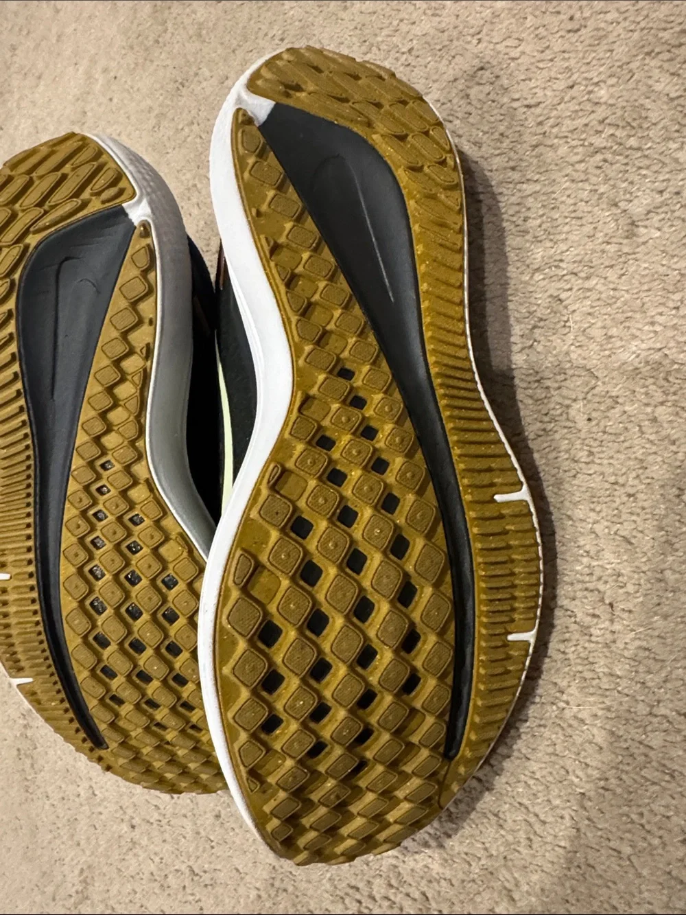Nike Winflo 10 Men’s Running Shoes - Black with Yellow and Pale Green Accents